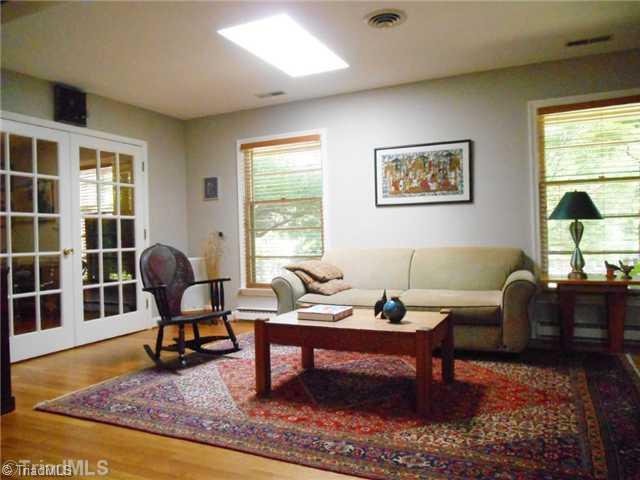 3751 Will Scarlet Road Winston-Salem, NC 27104 - Photo 2 of 16 Living Room.
