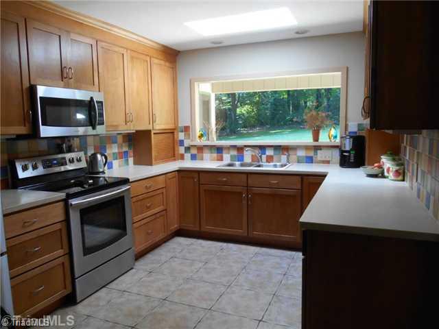 3751 Will Scarlet Road Winston-Salem, NC 27104 - Photo 3 of 16 Kitchen.