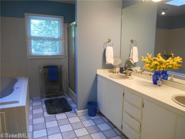 3751 Will Scarlet Road Winston-Salem, NC 27104 - Photo 8 of 16 Master Bath/Spa.
