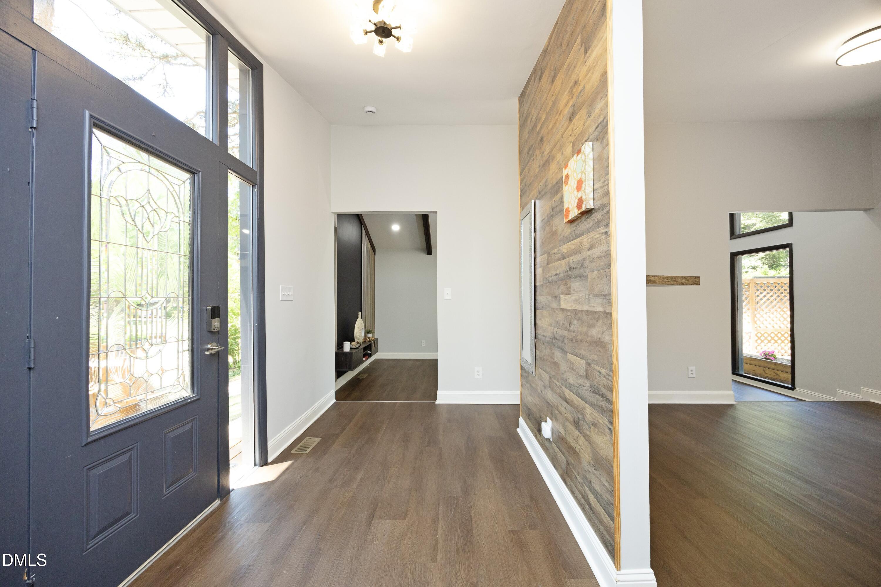 1122 Shadyside Drive Raleigh, NC 27612 - Photo 10 of 48 07Foyer