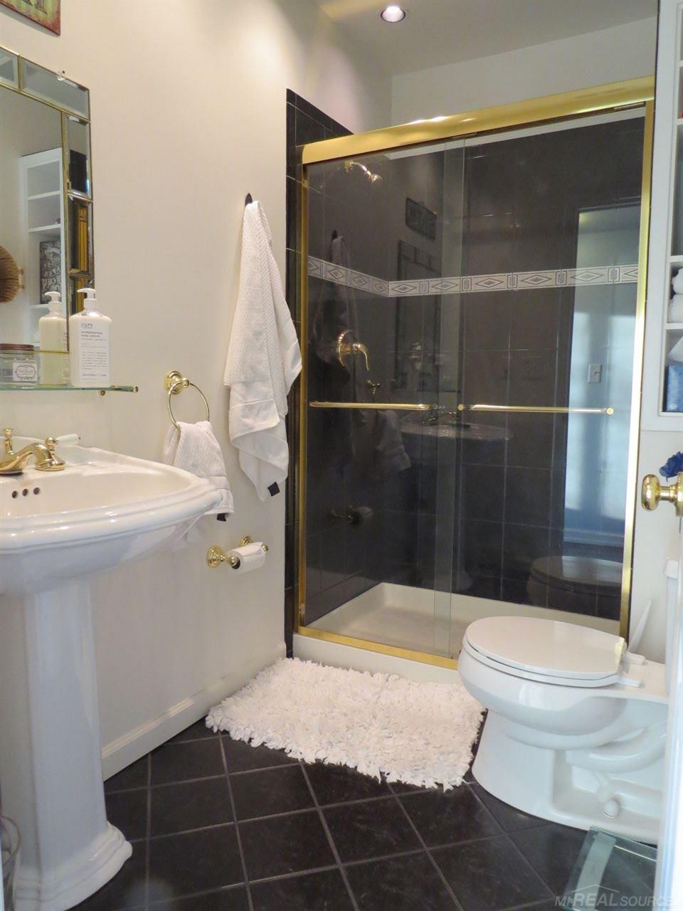 3451 Riverside Drive Port Huron, MI 48060 - Photo 14 of 28 31346767-13.JPG