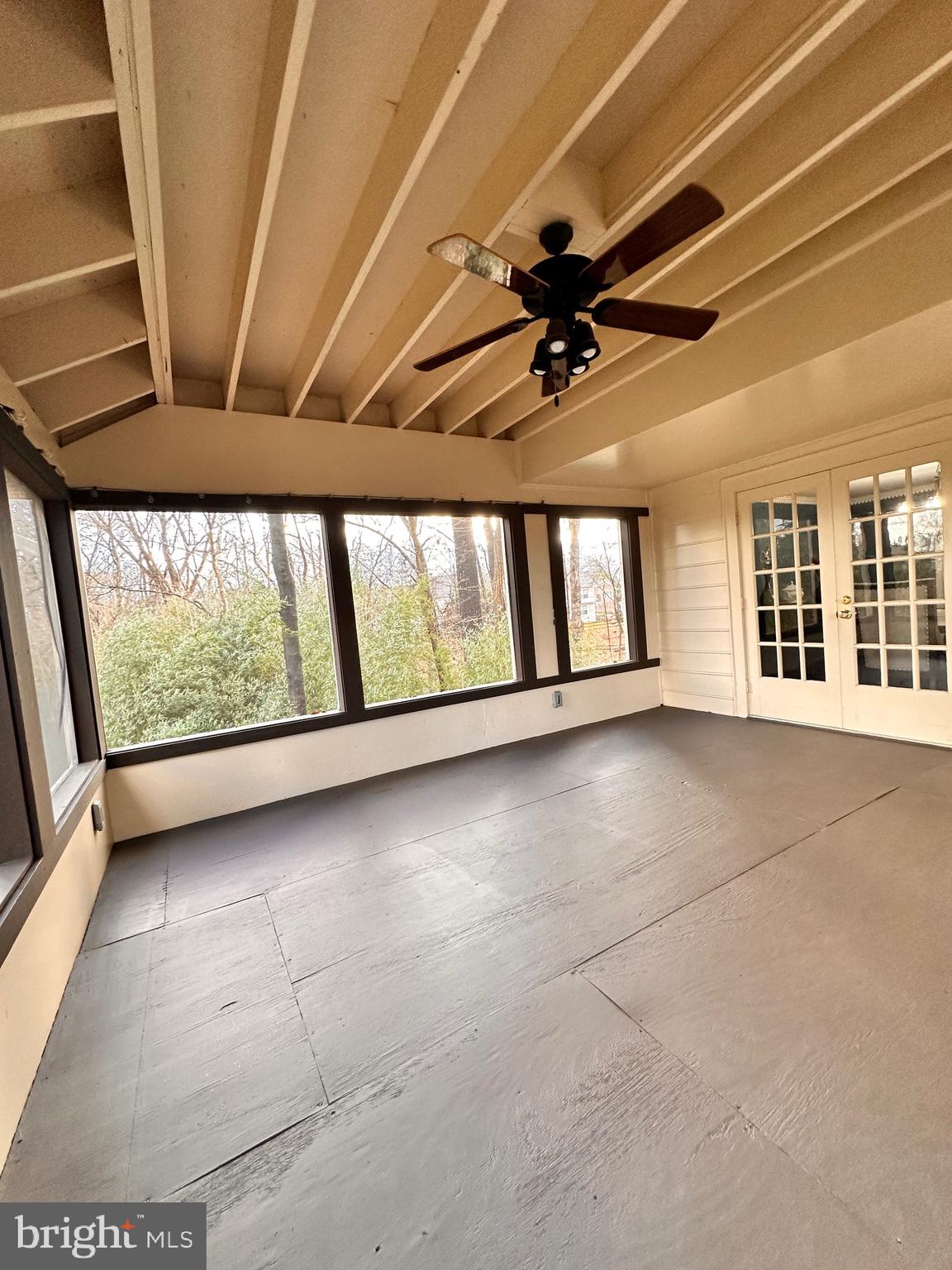 18929 Diary Road Gaithersburg, MD 20886 - Photo 13 of 52 a view of an empty room with a window