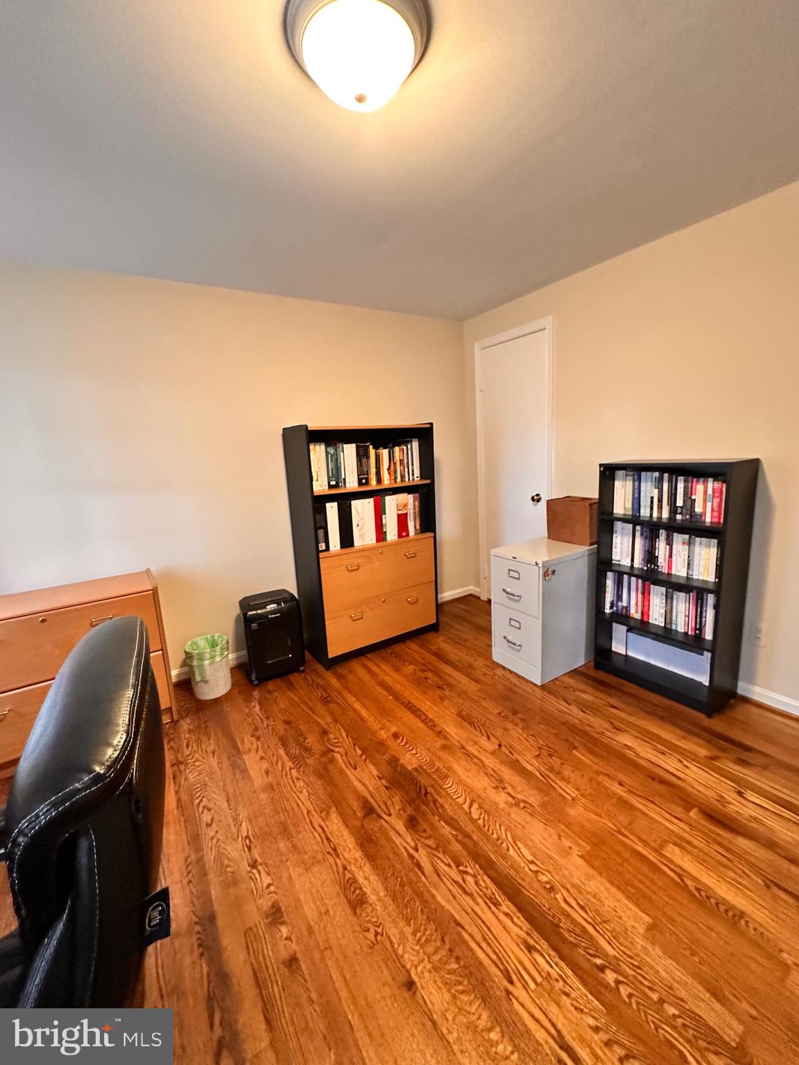 18929 Diary Road Gaithersburg, MD 20886 - Photo 17 of 52 a view of a livingroom with furniture and staircase