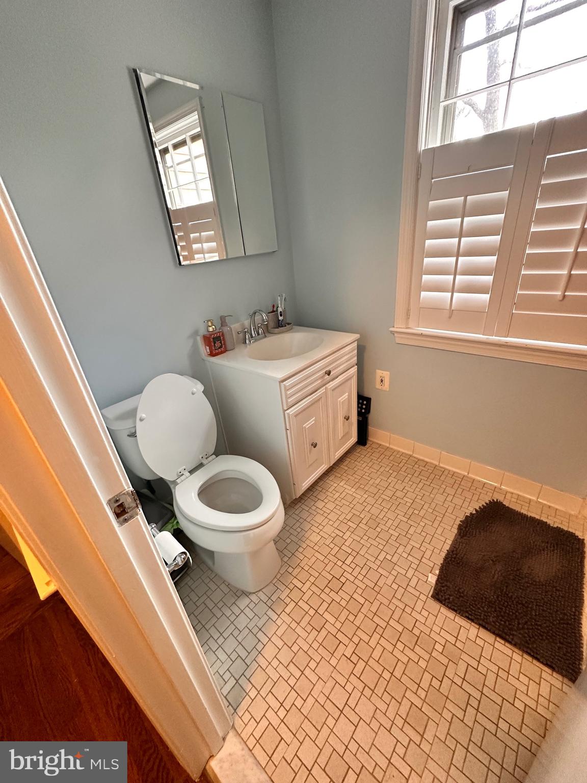 18929 Diary Road Gaithersburg, MD 20886 - Photo 18 of 52 a bathroom with a toilet a sink and a window