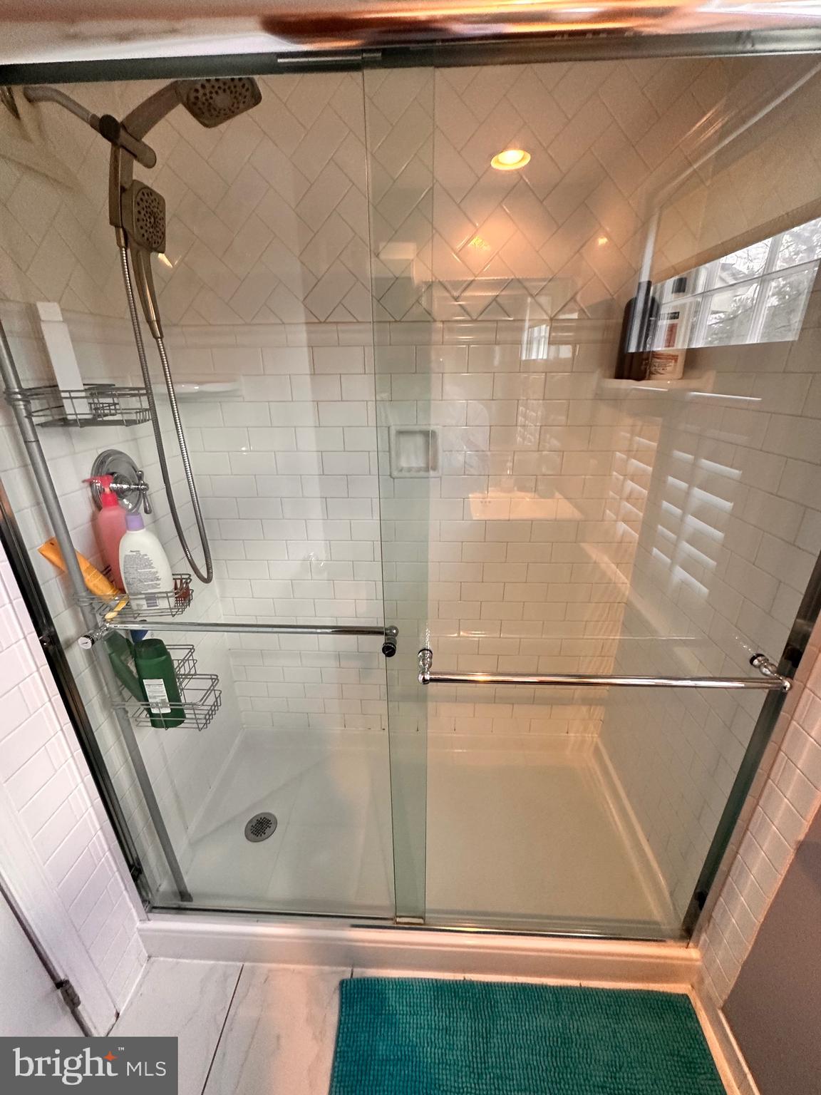 18929 Diary Road Gaithersburg, MD 20886 - Photo 24 of 52 a bathroom with a shower