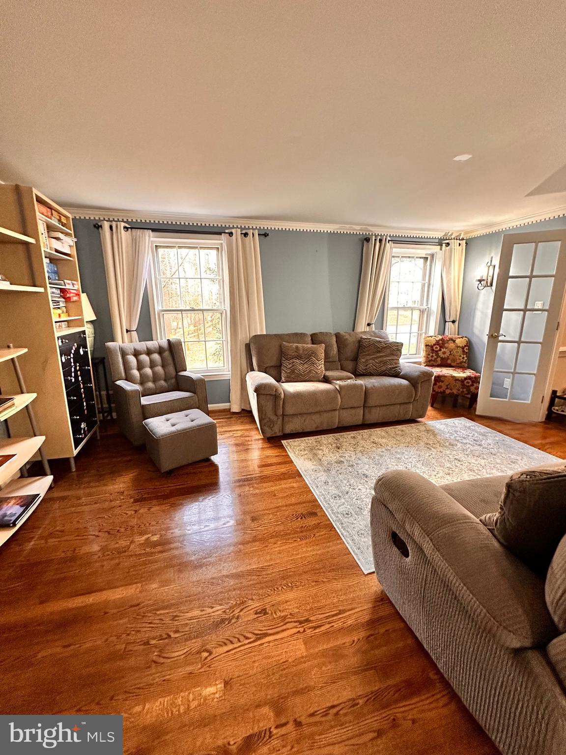 18929 Diary Road Gaithersburg, MD 20886 - Photo 3 of 52 a living room with furniture and a flat screen tv