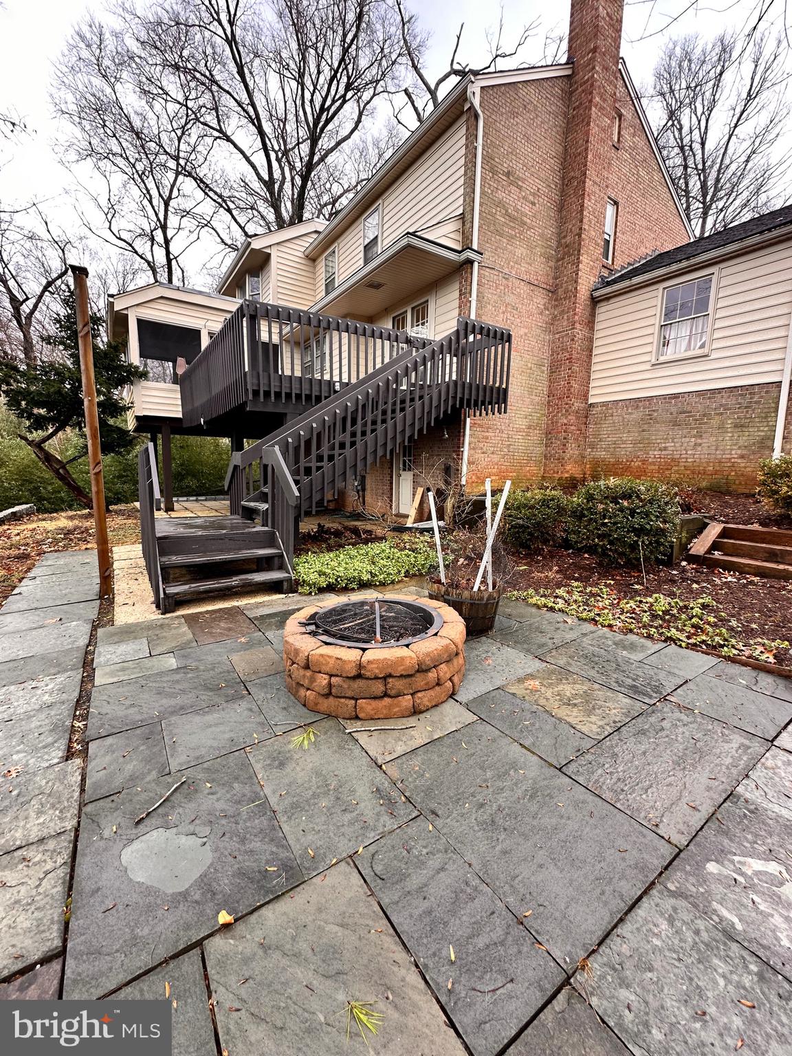 18929 Diary Road Gaithersburg, MD 20886 - Photo 47 of 52 a view of a chairs and tables in the patio