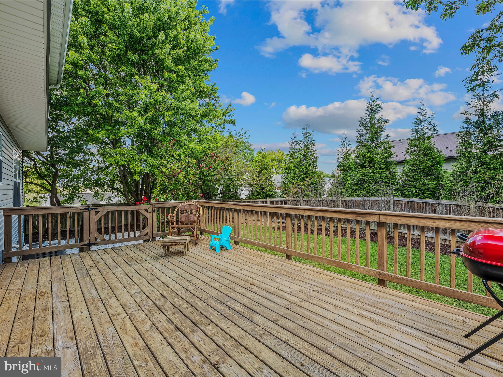 571 Oak Lee Drive Ranson, WV 25438 - Photo 24 of 45 a view of balcony with wooden floor and fence