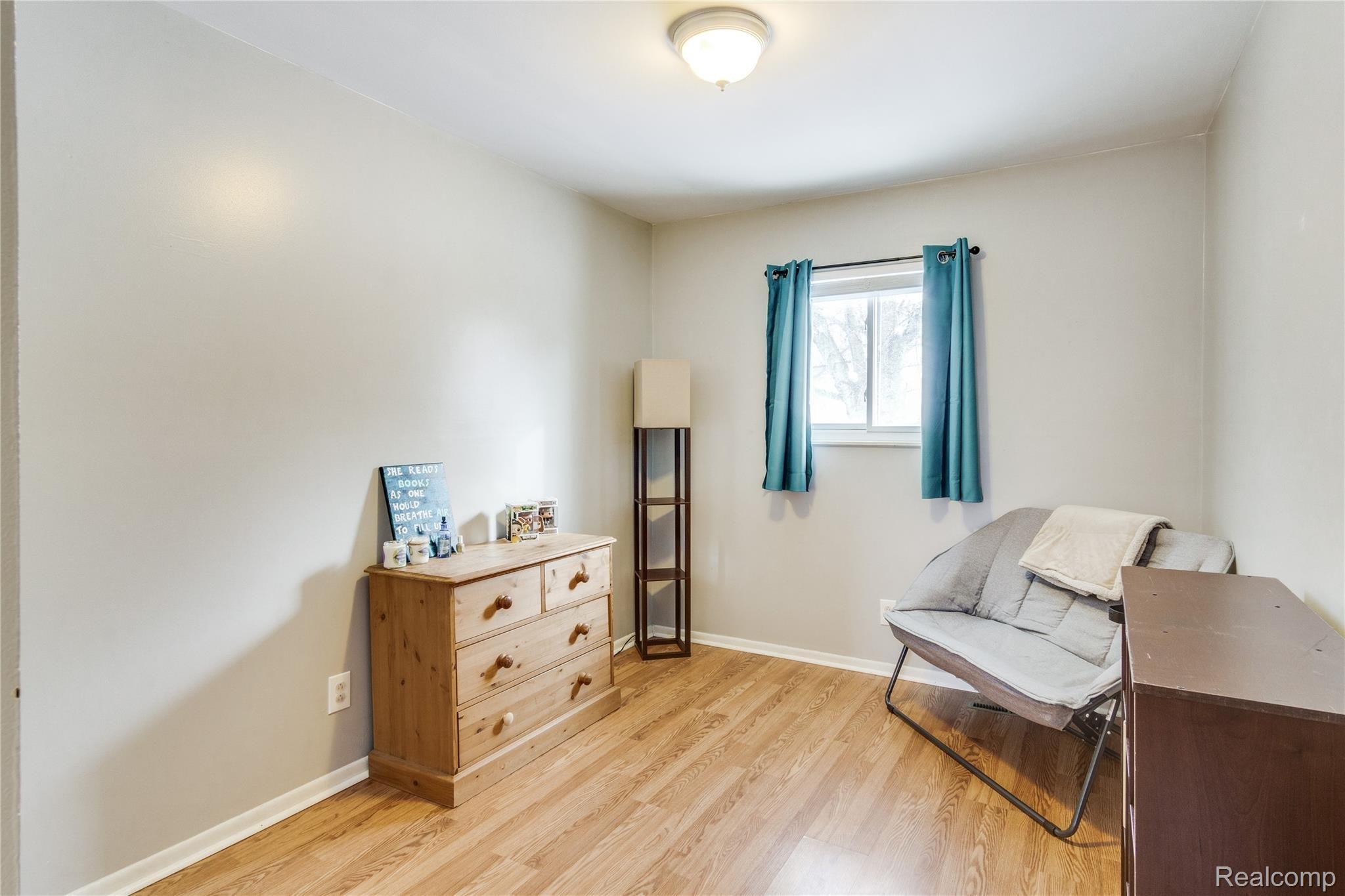 3107 South Fenton Road Holly, MI 48442 - Photo 13 of 26 Interiors (19 of 32).jpg