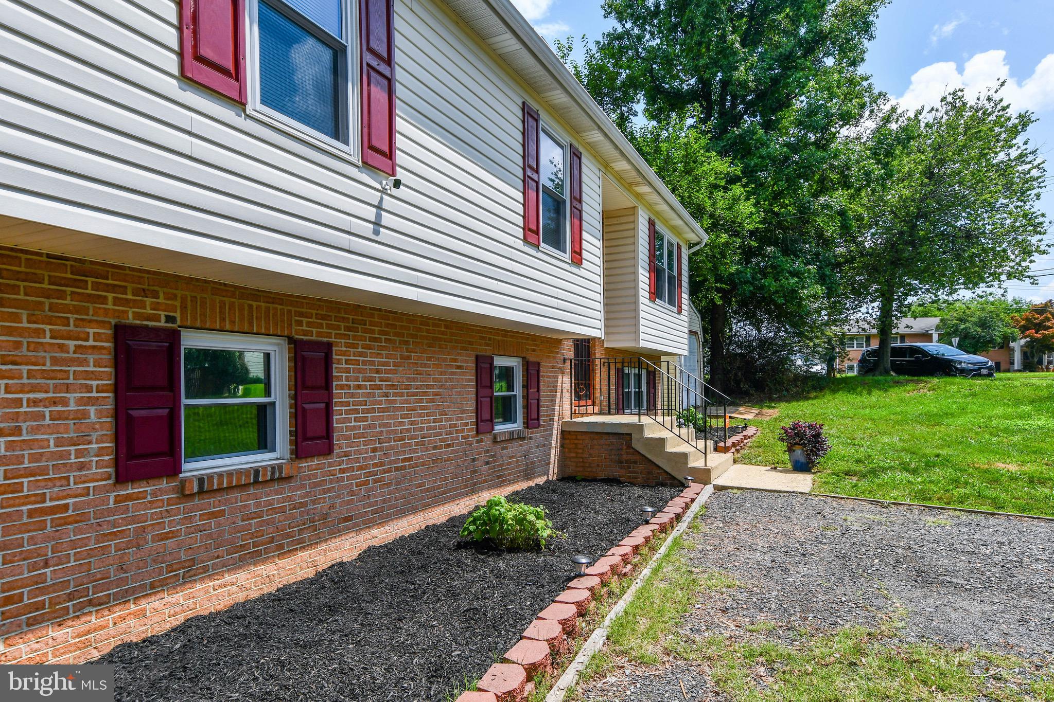 8501 Schultz Road Clinton, MD 20735 - Photo 4 of 46