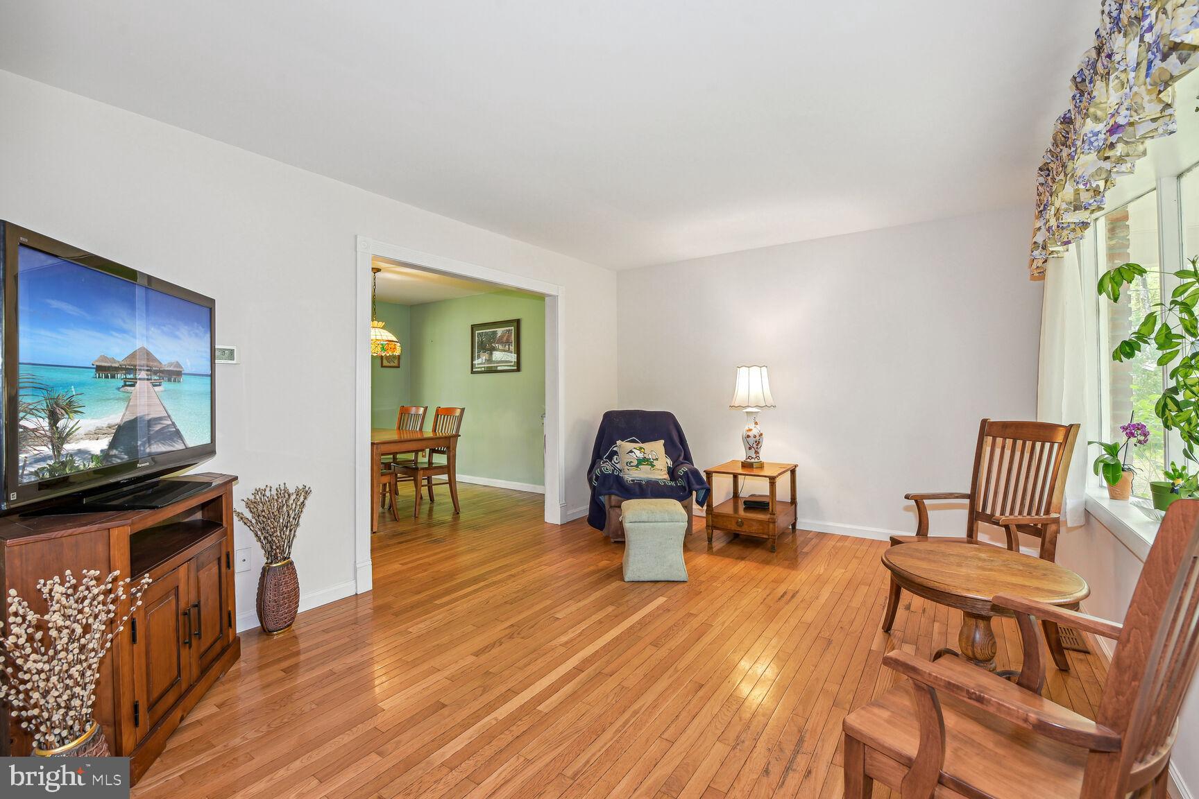 212 Crest Road Marlton, NJ 08053 - Photo 5 of 48 Living Room