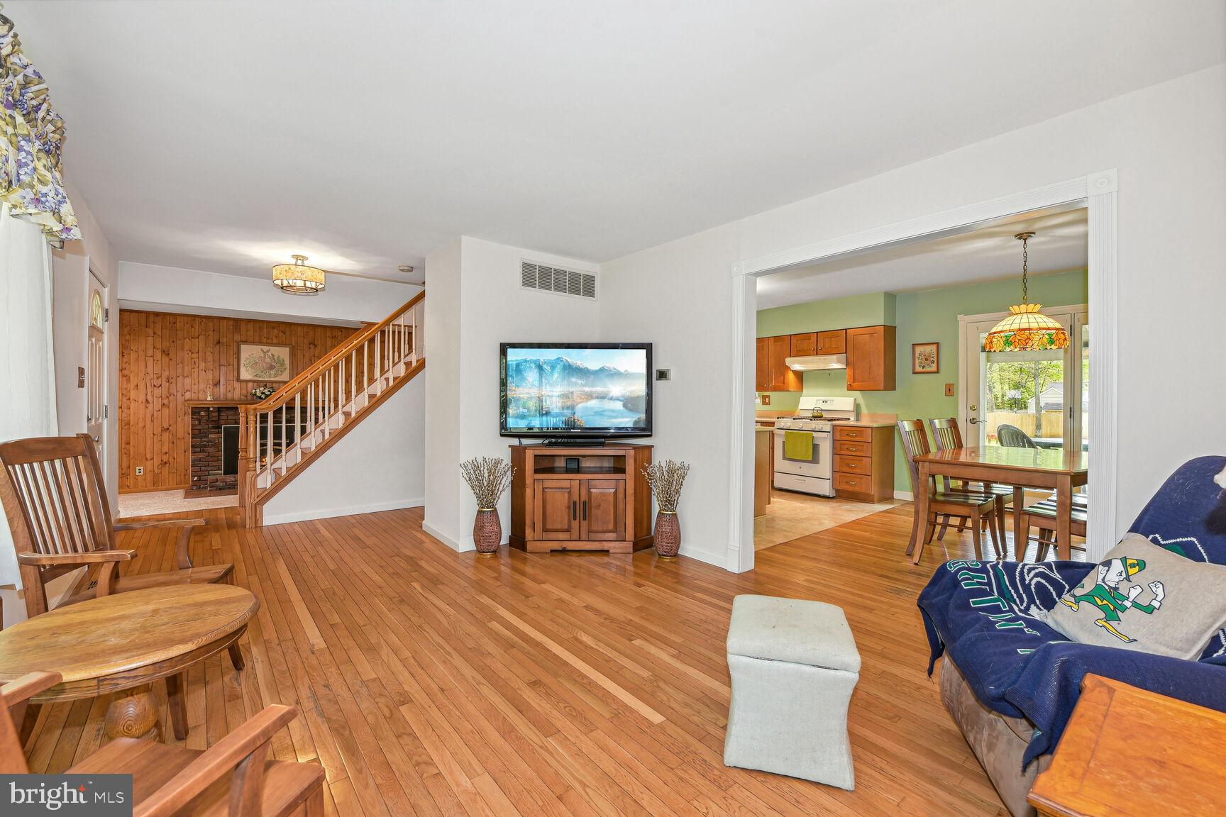 212 Crest Road Marlton, NJ 08053 - Photo 6 of 48 Living Room