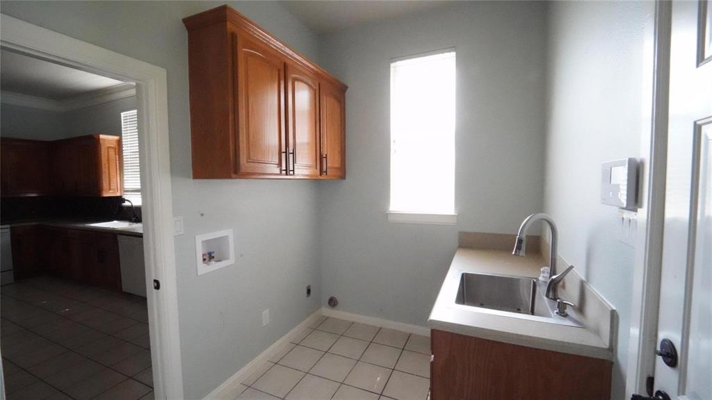 3718 Cliff View Loop Weatherford, TX 76087 - Photo 21 of 24 a bathroom with a sink a toilet and mirror