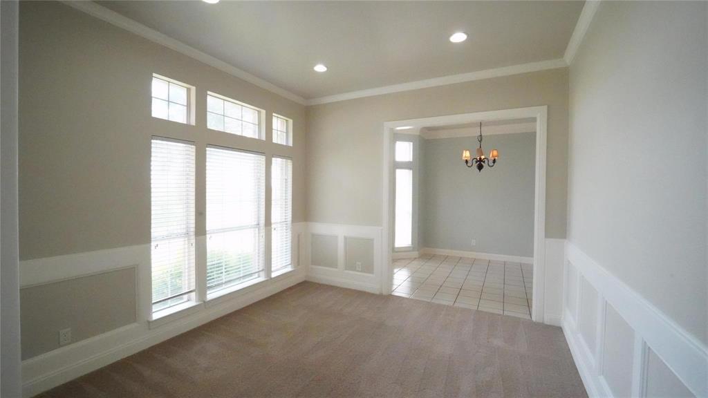 3718 Cliff View Loop Weatherford, TX 76087 - Photo 9 of 24 an empty room with windows and closet