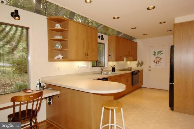 7301 Hooking Road McLean, VA 22101 - Photo 12 of 30 Custom kitchen