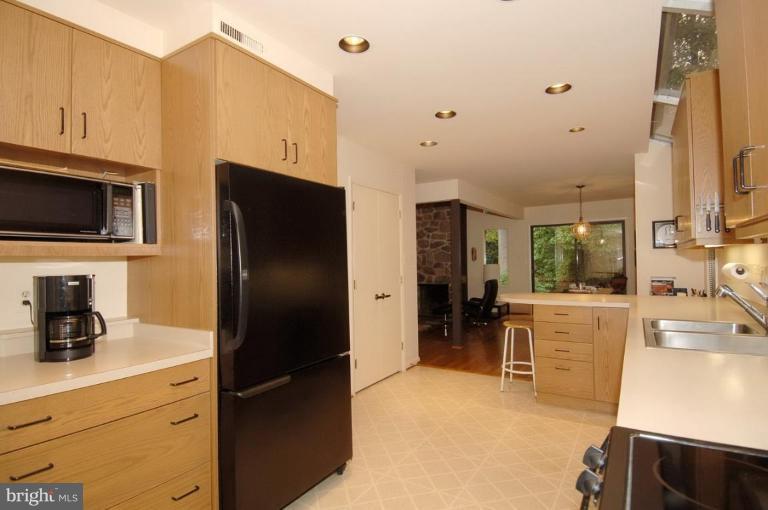 7301 Hooking Road McLean, VA 22101 - Photo 13 of 30 Kitchen off family room