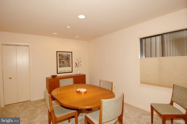 7301 Hooking Road McLean, VA 22101 - Photo 17 of 30 Dining Room