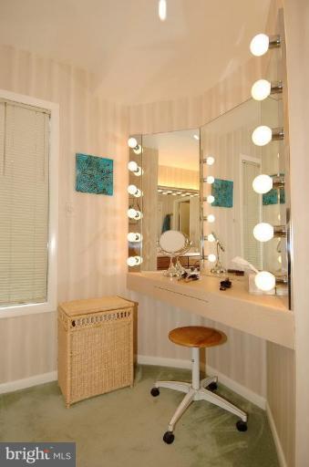 7301 Hooking Road McLean, VA 22101 - Photo 20 of 30 Vanity area