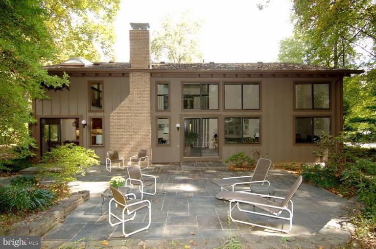 Private patio in back!