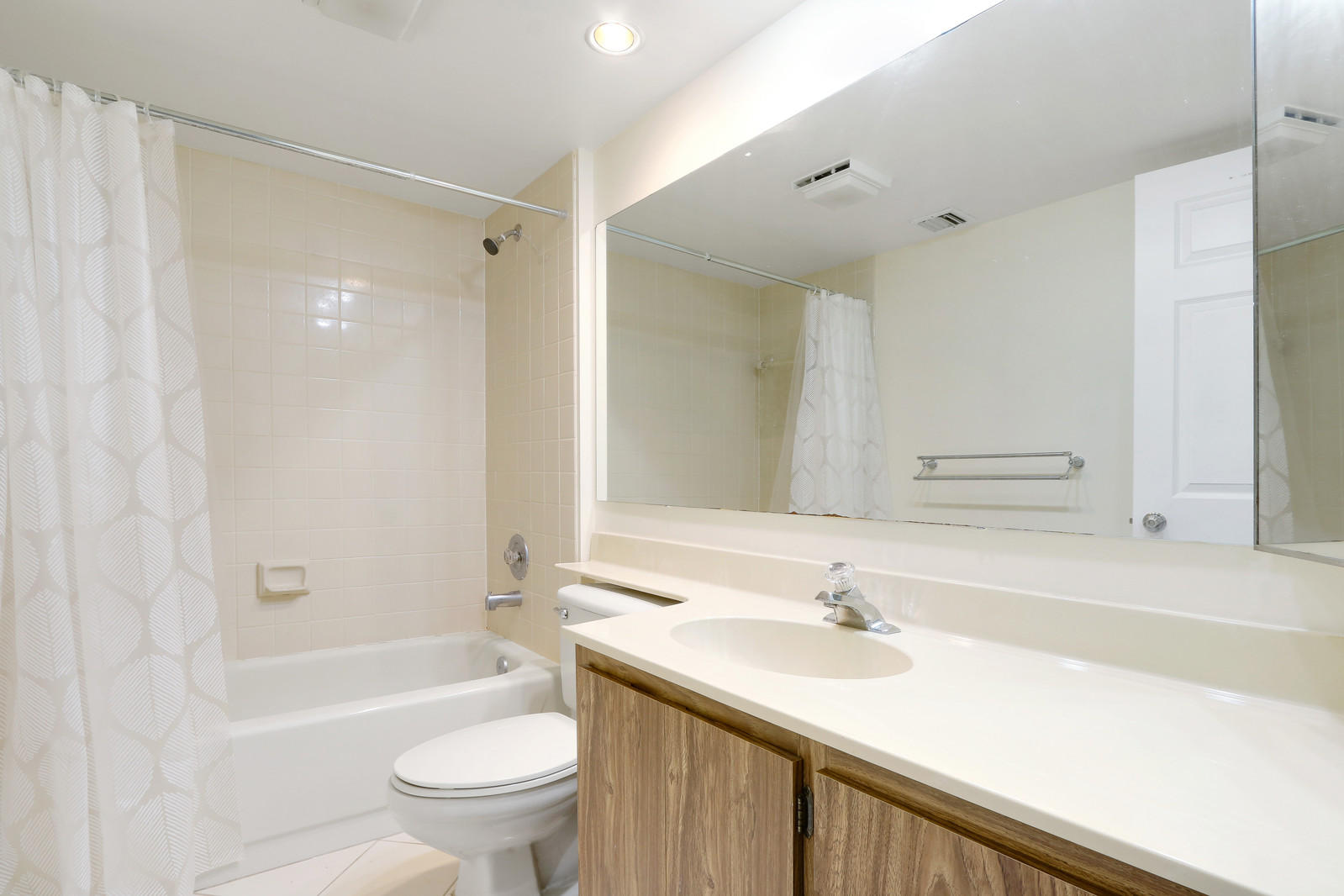 6061 Balboa Circle, Unit 401 Boca Raton, FL 33433 - Photo 13 of 20 13_Image-13_mls