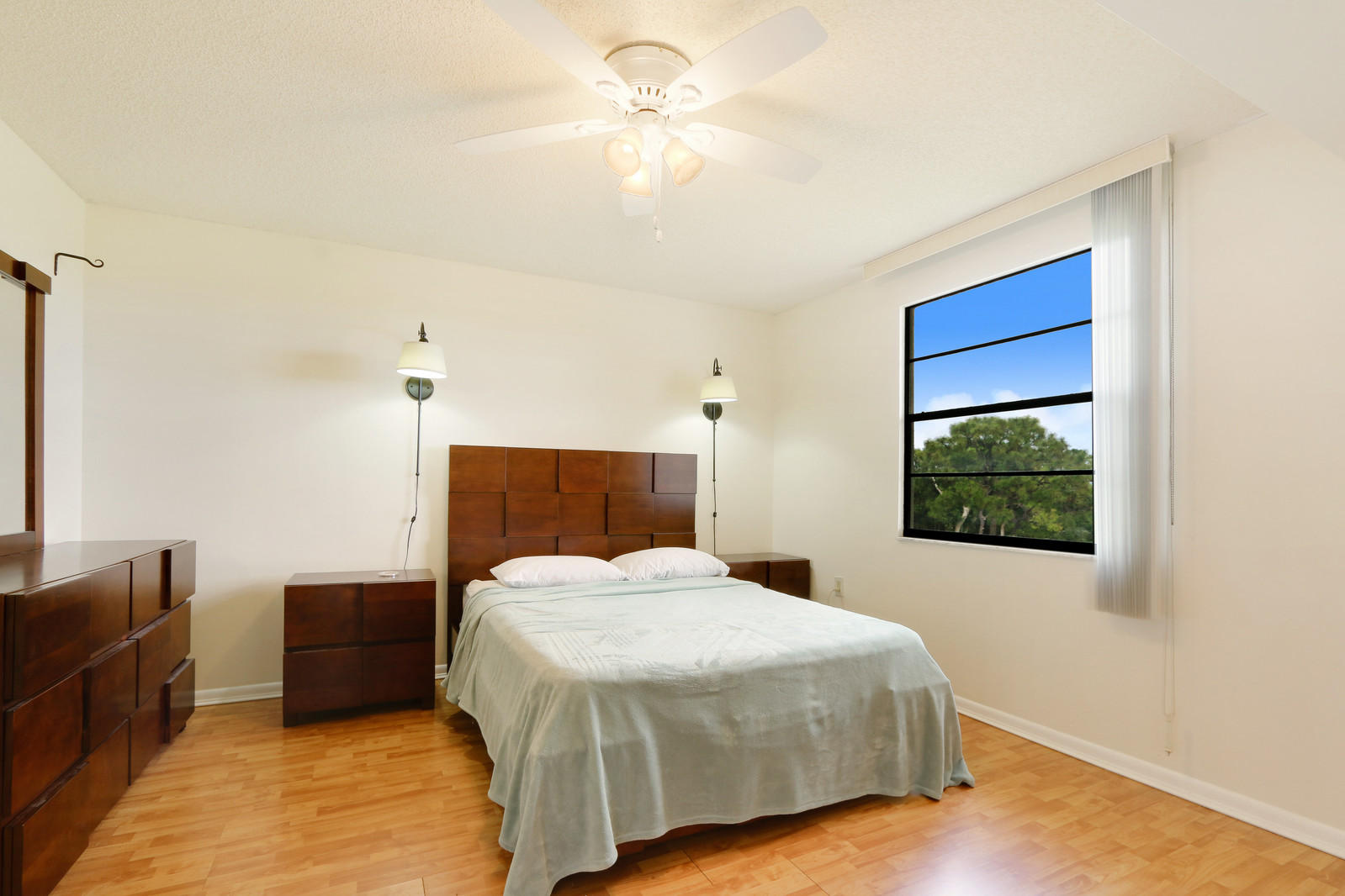 6061 Balboa Circle, Unit 401 Boca Raton, FL 33433 - Photo 9 of 20 09_Image-9_mls