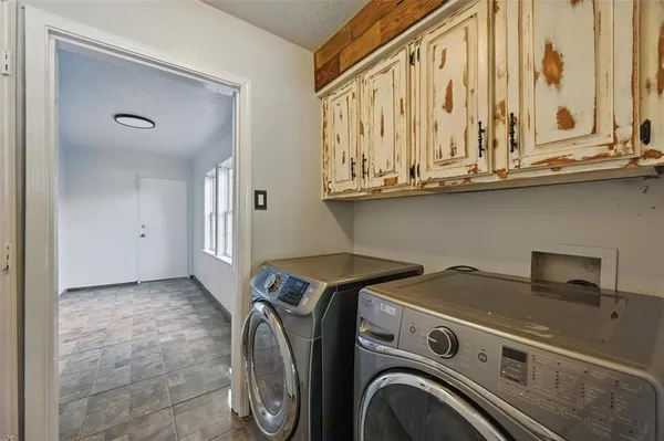 a view of utility room