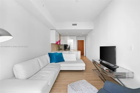 $1,050,000 | 2678 Tigertail Avenue, Unit 615, Miami, FL 33133