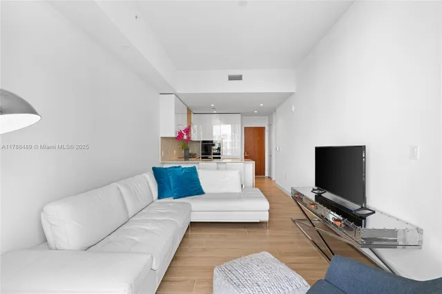 $1,050,000 | 2678 Tigertail Avenue, Unit 615, Miami, FL 33133