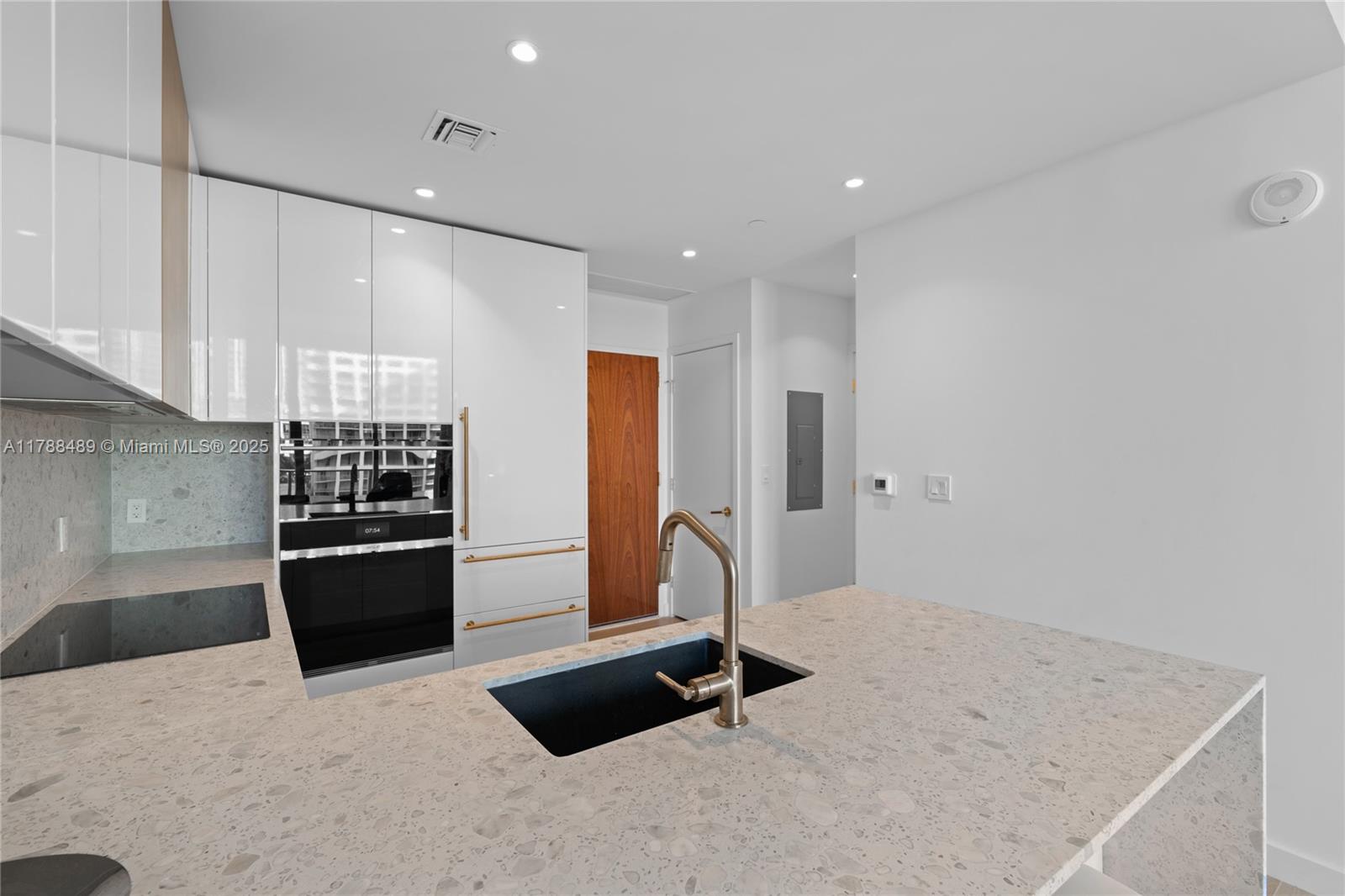 2678 Tigertail Avenue, Unit 615 Miami, FL 33133 - Photo 3 of 41