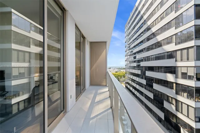 $1,050,000 | 2678 Tigertail Avenue, Unit 615, Miami, FL 33133