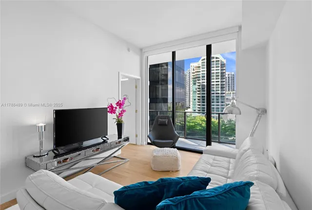 $1,050,000 | 2678 Tigertail Avenue, Unit 615, Miami, FL 33133