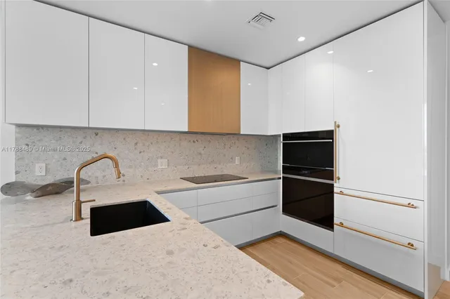 $1,050,000 | 2678 Tigertail Avenue, Unit 615, Miami, FL 33133