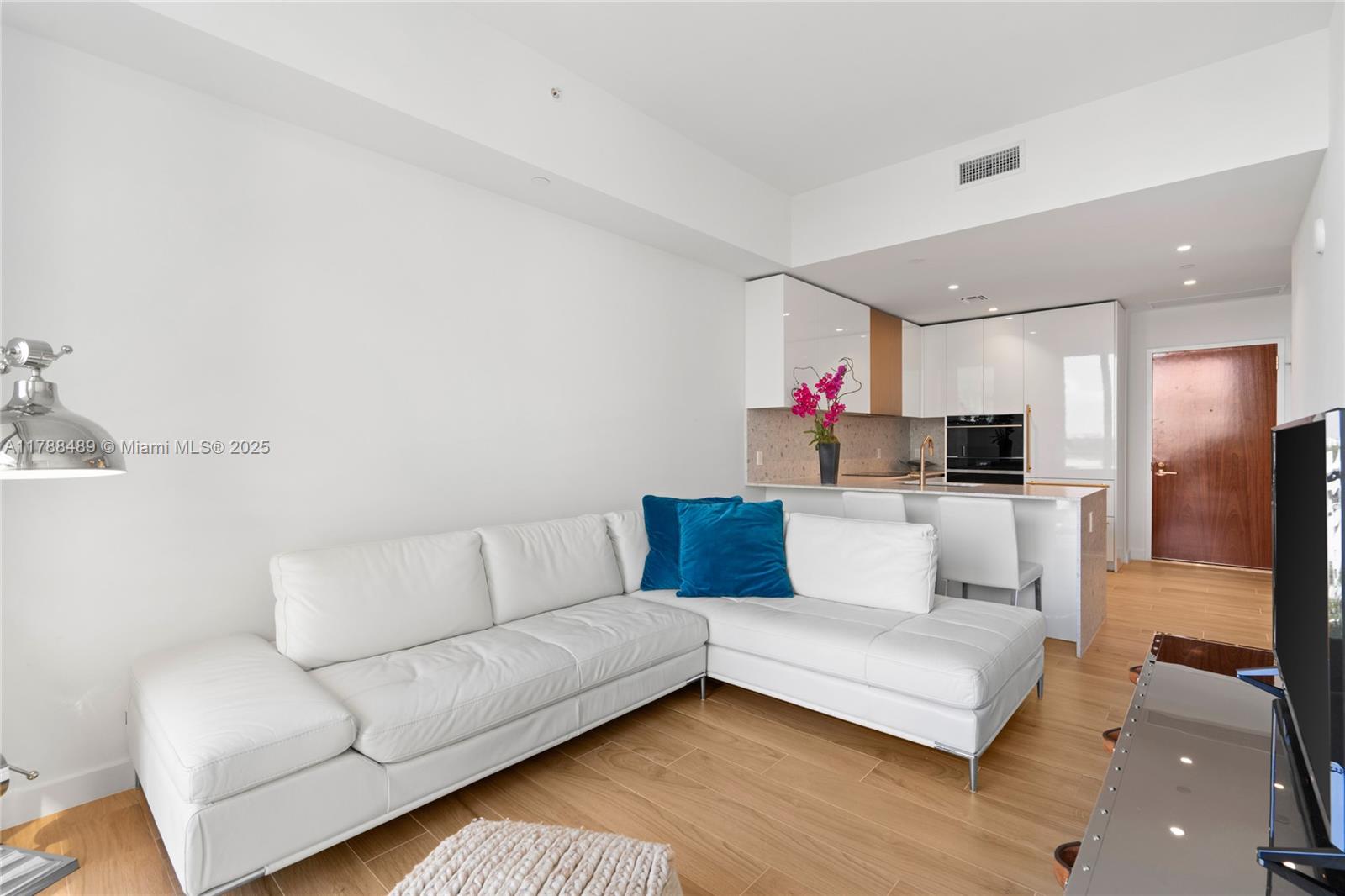 2678 Tigertail Avenue, Unit 615 Miami, FL 33133 - Photo 9 of 41