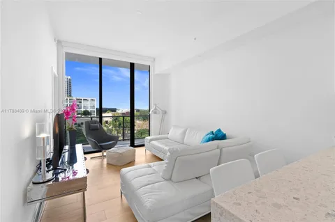 $1,050,000 | 2678 Tigertail Avenue, Unit 615, Miami, FL 33133