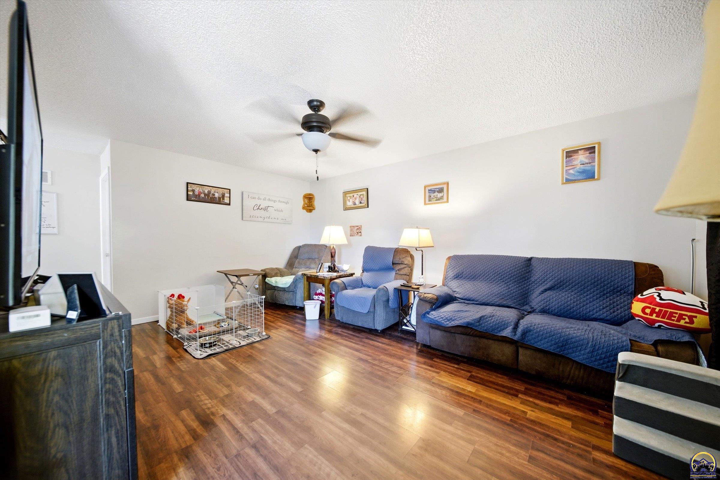 923 Southeast Wood Street Topeka, KS 66607 - Photo 16 of 23