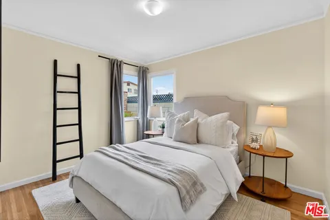 $1,585,000 | 2822 11th Street, Santa Monica, CA 90405