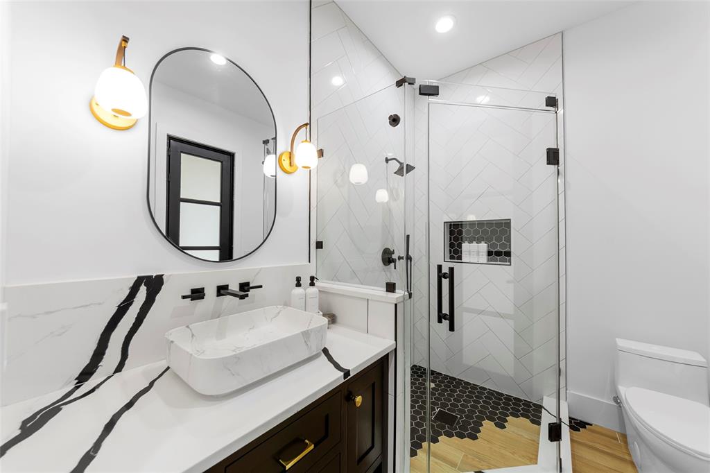 1088 Smith Oak Road Sherman, TX 75090 - Photo 21 of 39 a bathroom with a sink a toilet and shower