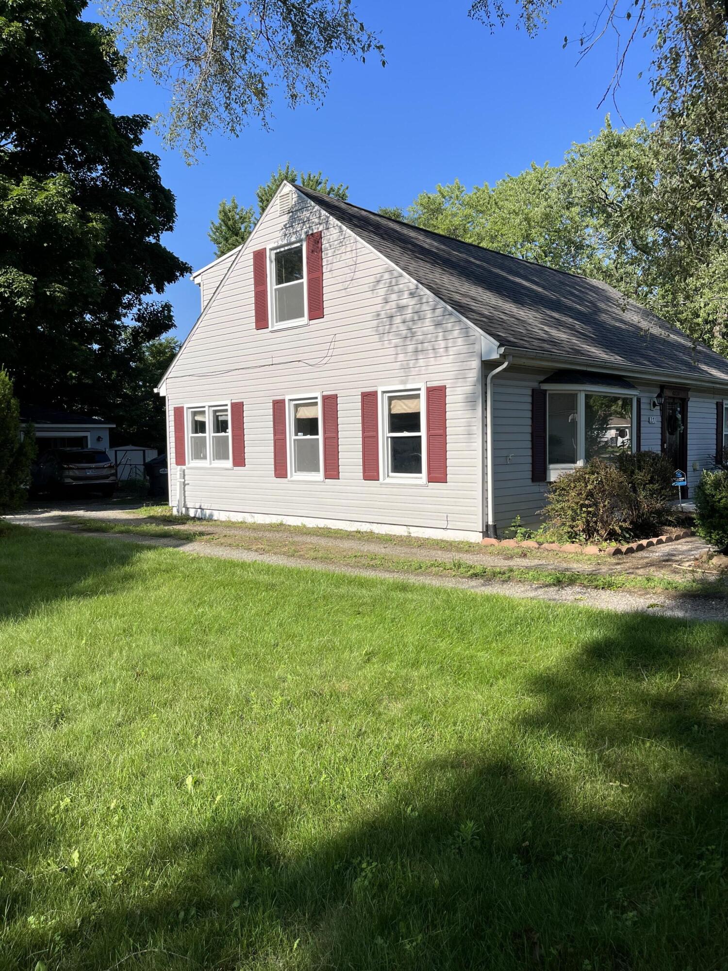 271 Elmside Road Benton Harbor, MI 49022 - Photo 27 of 34 LEFT SIDE