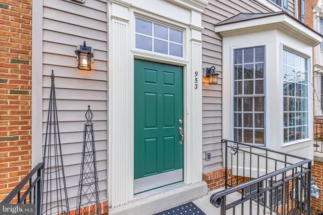$3,800 | 953 Harrison Circle, Alexandria, VA 22304