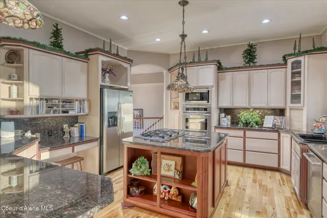 $1,230,000 | 1880 East Grandview Drive, Coeur D'Alene, ID 83815