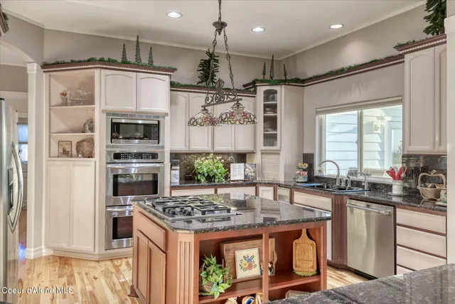 $1,230,000 | 1880 East Grandview Drive, Coeur D'Alene, ID 83815