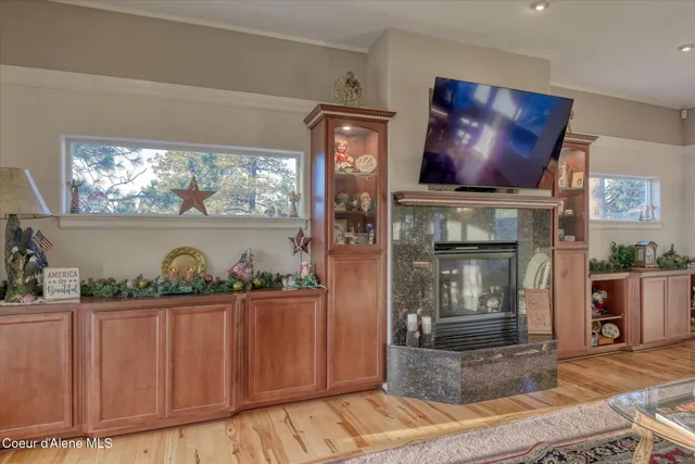 $1,230,000 | 1880 East Grandview Drive, Coeur D'Alene, ID 83815