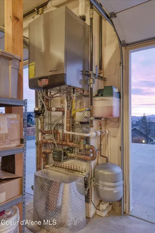 $1,230,000 | 1880 East Grandview Drive, Coeur D'Alene, ID 83815