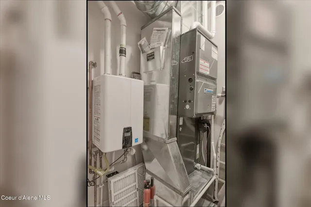 $1,230,000 | 1880 East Grandview Drive, Coeur D'Alene, ID 83815