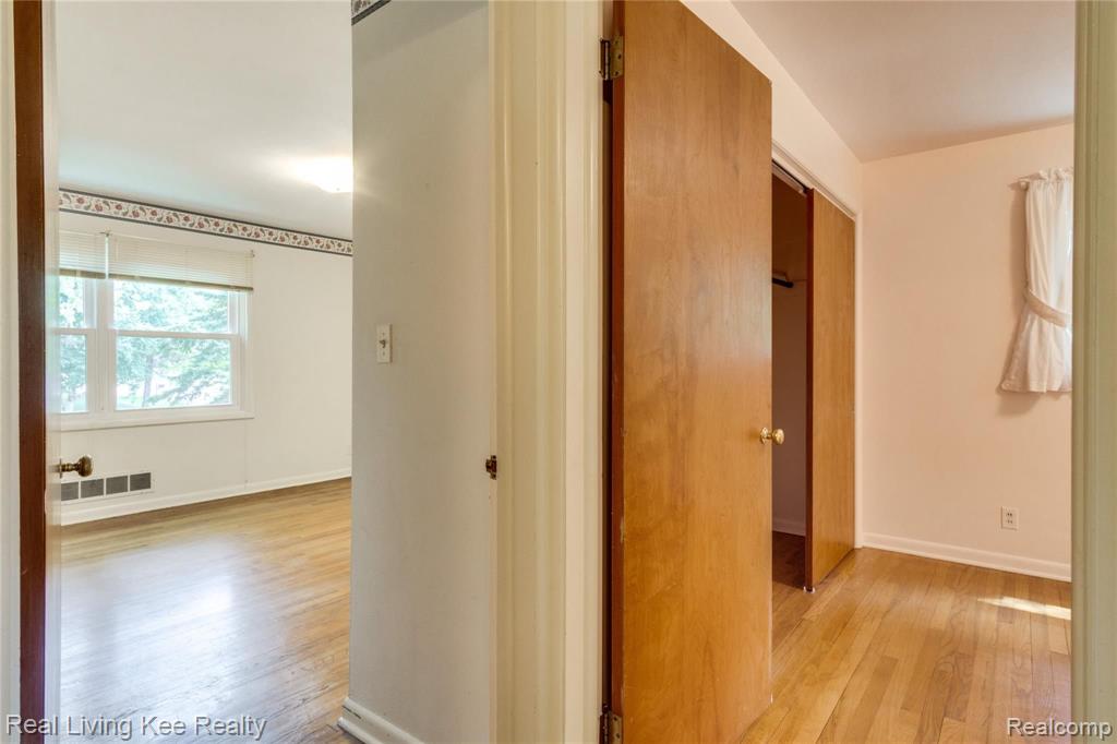 2361 Oklahoma Avenue Rochester Hills, MI 48309 - Photo 32 of 45