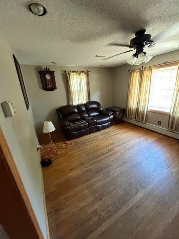 81 Navajo Road Springfield, MA 01109 - Photo 3 of 7
