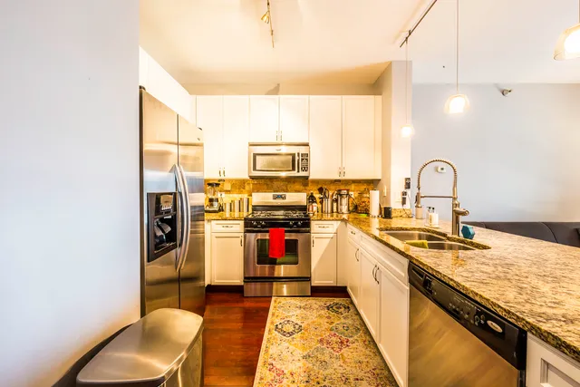 $2,900 | 451 West Huron Street, Unit 1311, Chicago, IL 60654