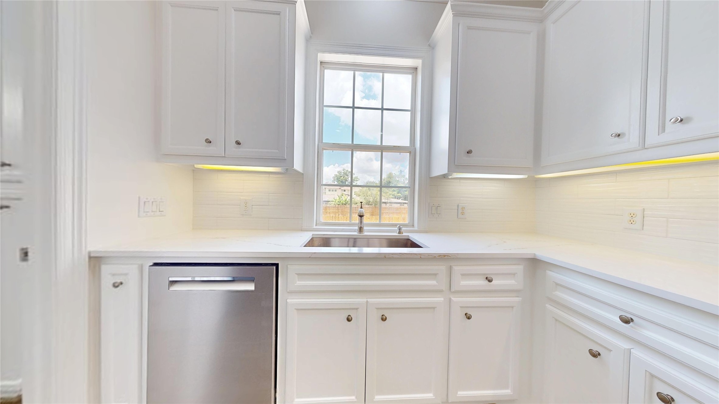 4050 Dumbarton Street Houston, TX 77025 - Photo 13 of 48 Remodeled Kitchen with Bosch Appliance Package.