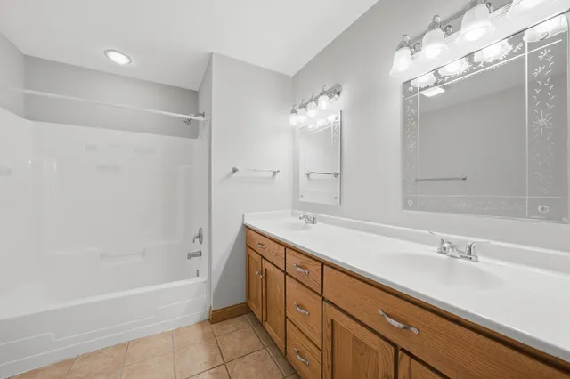 $379,900 | 4 Jr Drive, Sandwich, IL 60548