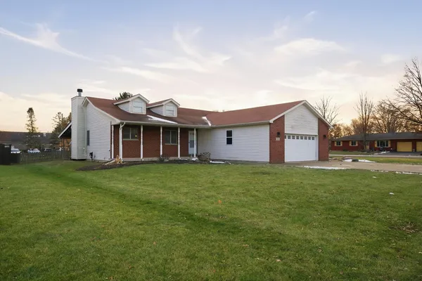 a view of a house with a backyard